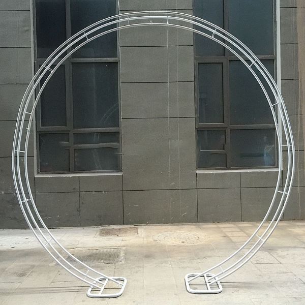 2.5m x 2.5m white circular arch frame.